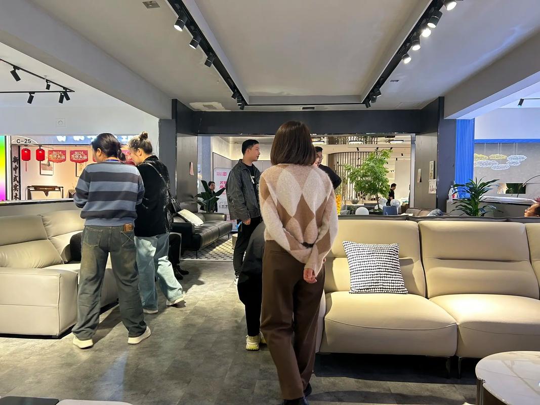 蠡口家具城局度春季订货会火热进行，源头工厂直供家具批发新机遇